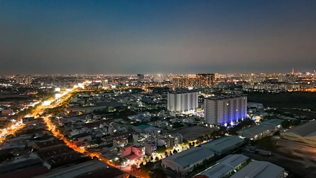 Conic Boulevard - Cảnh về đêm